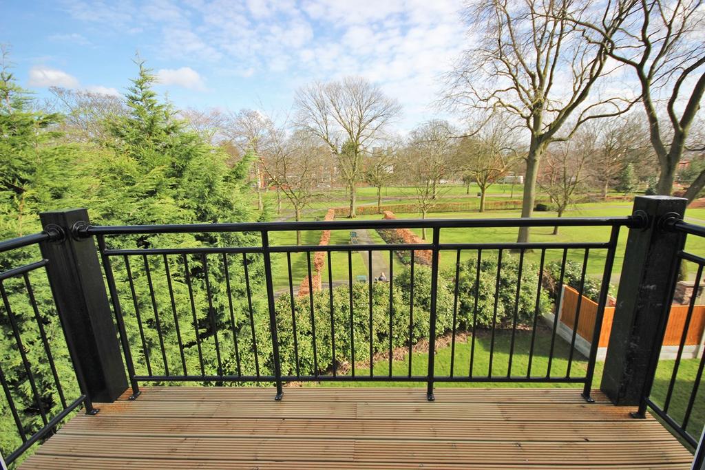 St Bedes View, Widnes, WA8 2 bed apartment £135,000