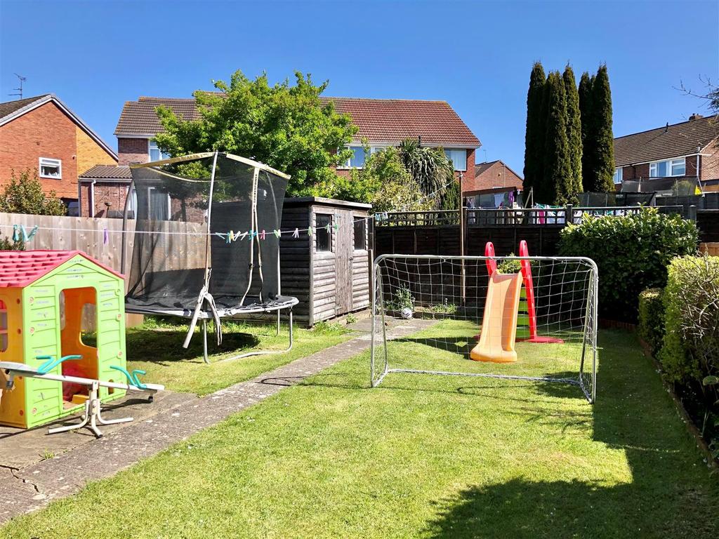 Grange Road, Gloucester 3 bed semidetached house £225,000