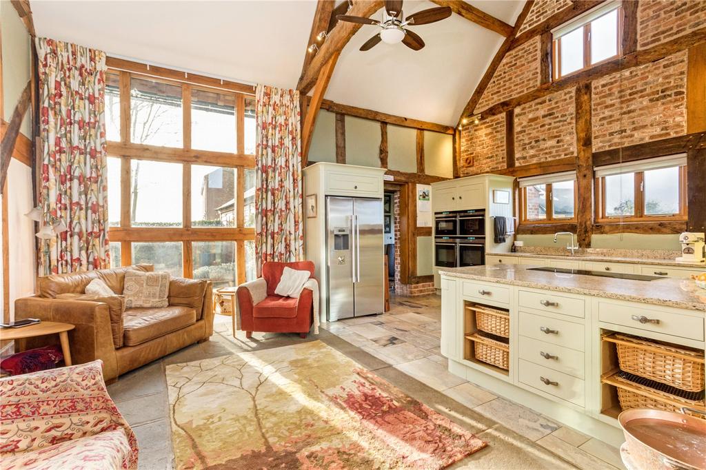 Kitchen &amp; Breakfast