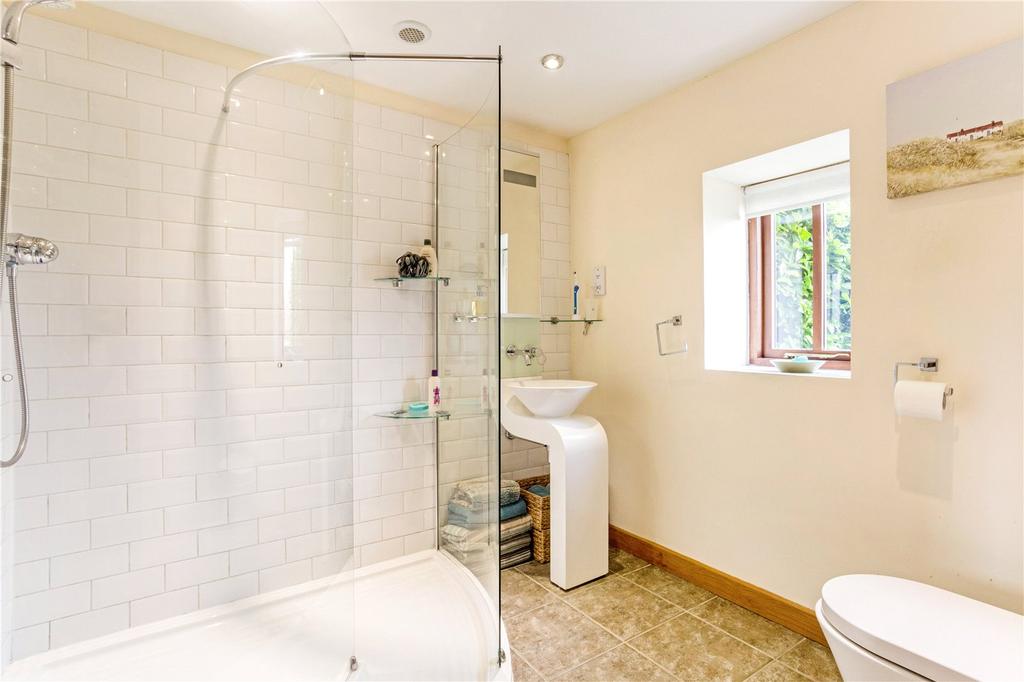 Main En Suite