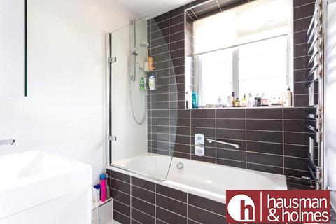 2 bedroom flat for sale, Windsor Court, NW11