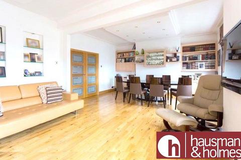 2 bedroom flat for sale, Windsor Court, NW11