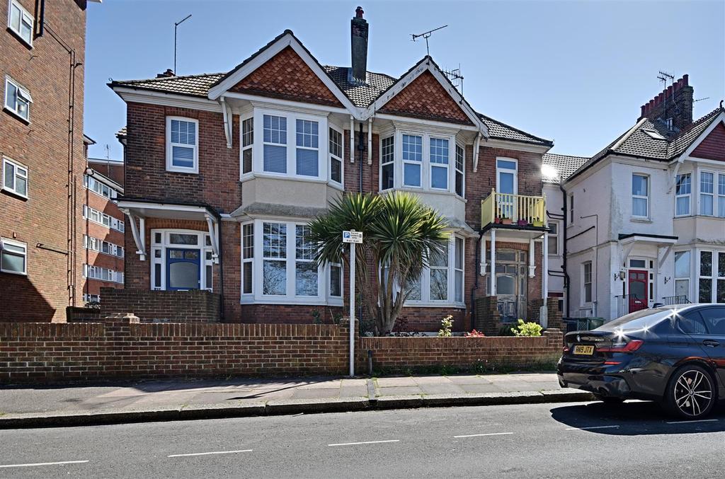 Egerton Road, BexhillOnSea 2 bed flat £224,000