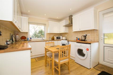20 Manor Drive, Chagford, Newton Abbot, TQ13 8BH