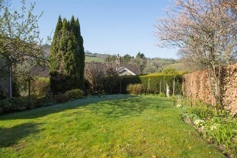 20 Manor Drive, Chagford, Newton Abbot, TQ13 8BH
