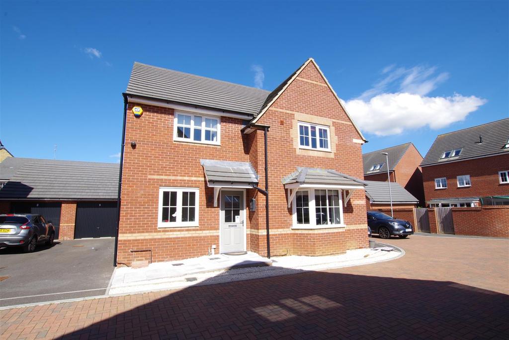 The Arc, St Andrews Ridge, Swindon 4 bed detached house £425,000