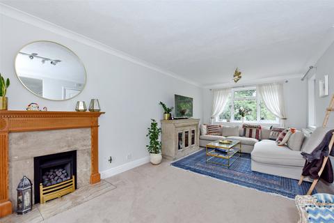 4 bedroom detached house to rent, Henley Road, Marlow, Buckinghamshire, SL7