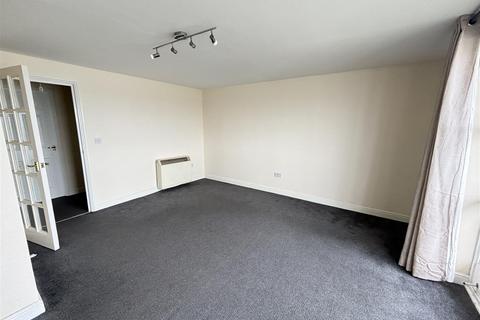 2 bedroom apartment to rent, West Street, Gravesend