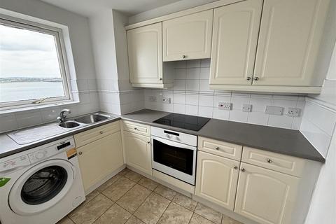 2 bedroom apartment to rent, West Street, Gravesend
