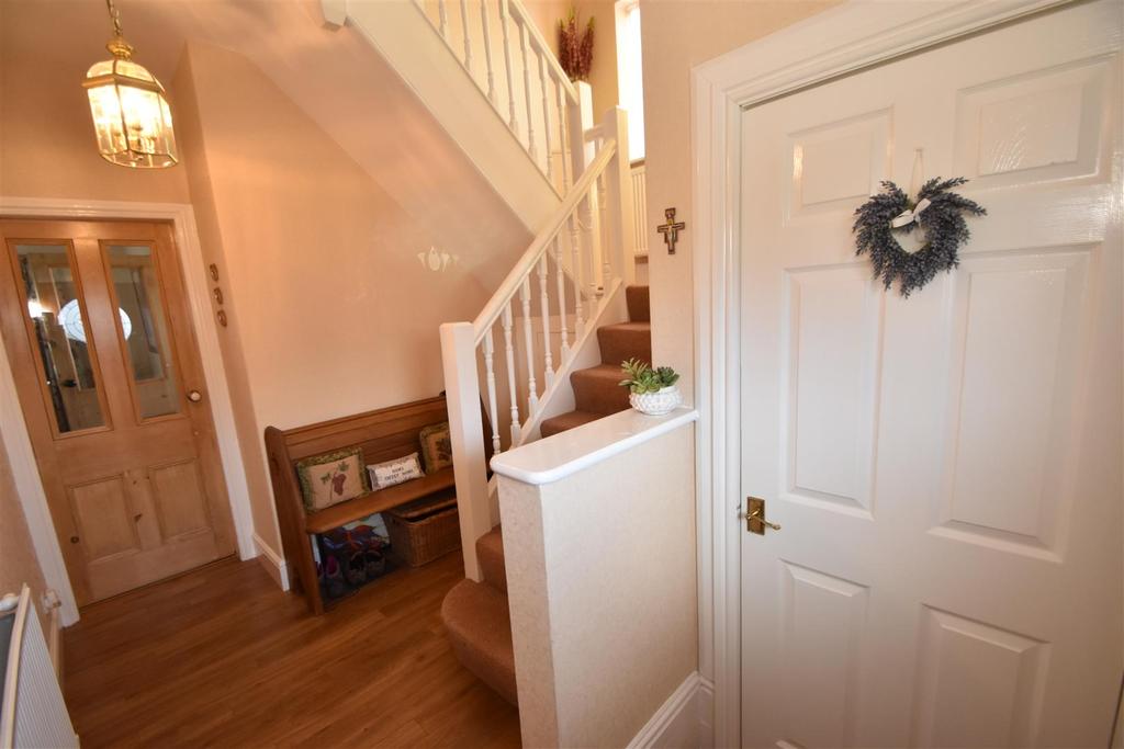 Downham Road South, Heswall, Wirral 3 bed semidetached house £325,000