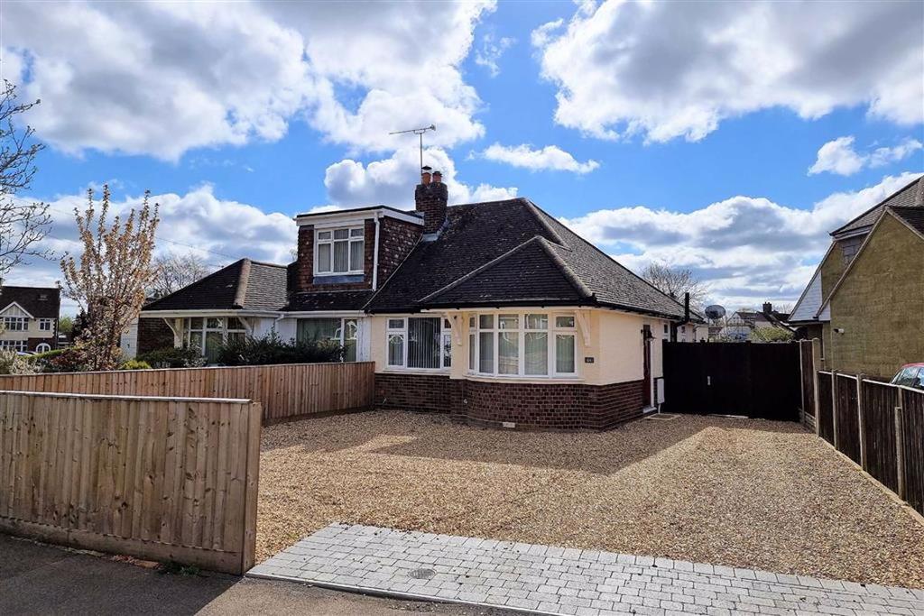 Golden Riddy, Linslade 2 bed semidetached house £350,000