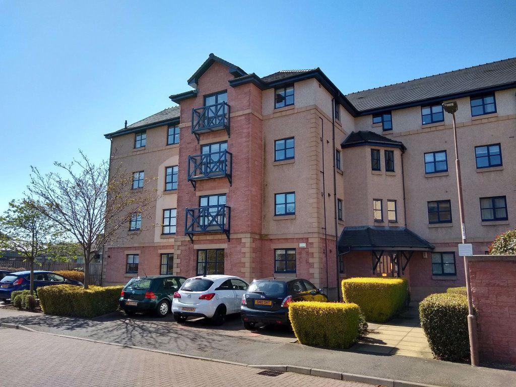RUSSELL GARDENS, EDINBURGH, EH12 5PP 3 bed flat £995 pcm (£230 pw)