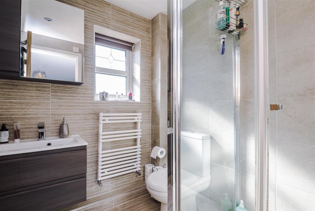 Hedworth Gardens En Suite.jpg