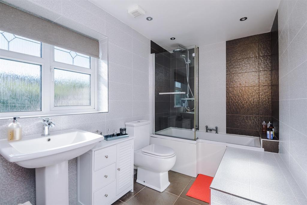 Hedworth Gardens Bathroom.jpg