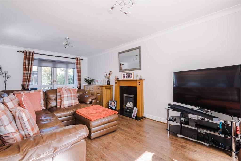 Hedworth Gardens Lounge 2.jpg