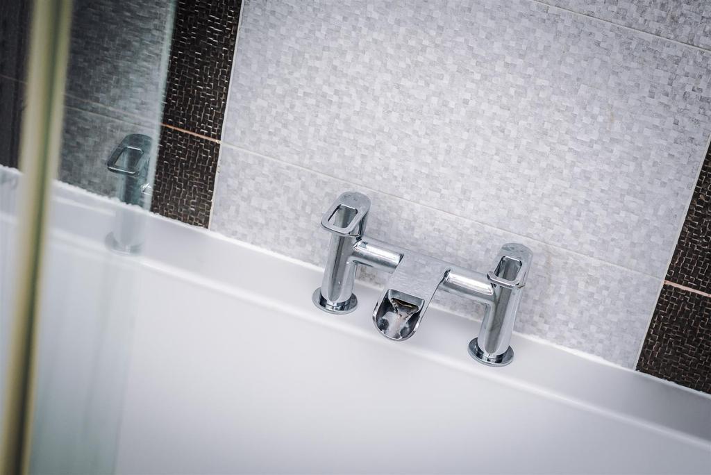 Hedworth Gardens Bathroom .jpg
