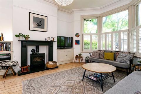 57 West End Avenue, Harrogate, HG2 9BX