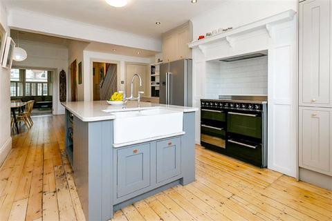 57 West End Avenue, Harrogate, HG2 9BX