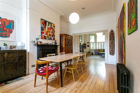 57 West End Avenue, Harrogate, HG2 9BX