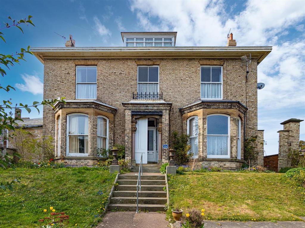 Eastgate, Hornsea 2 bed flat £129,950