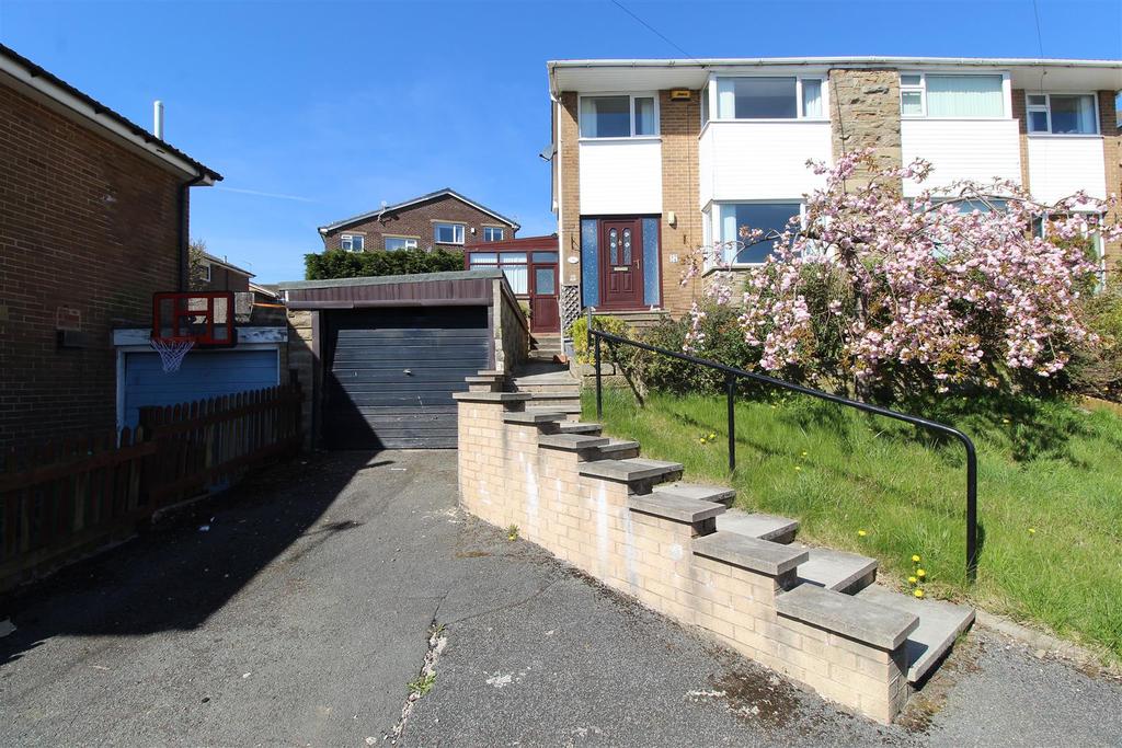 Woodroyd, Golcar, Huddersfield, HD7 4PG 3 bed semidetached house £