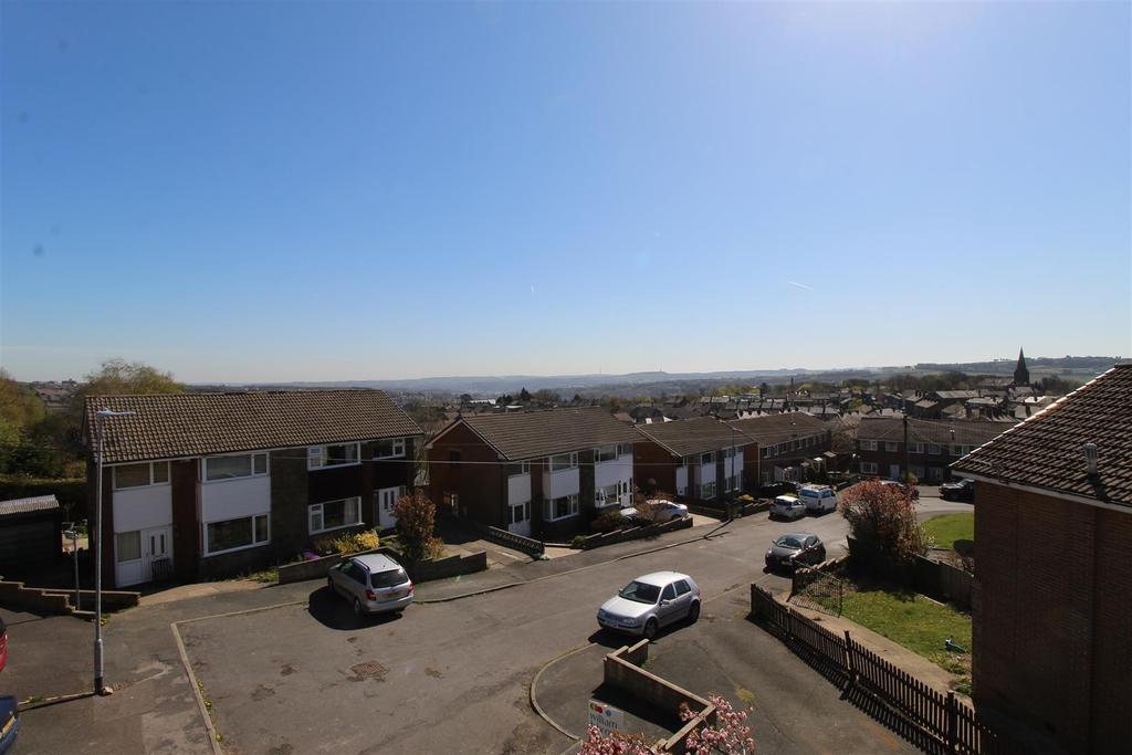 Woodroyd, Golcar, Huddersfield, HD7 4PG 3 bed semidetached house £