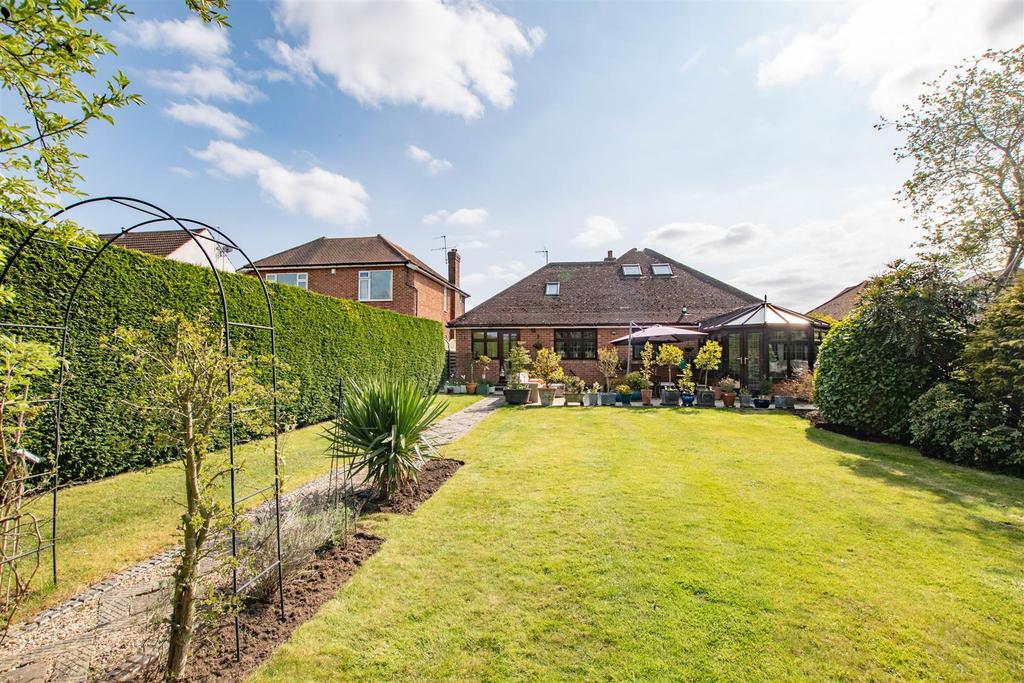 Selby Lane, Keyworth, Nottingham 4 bed detached bungalow £650,000