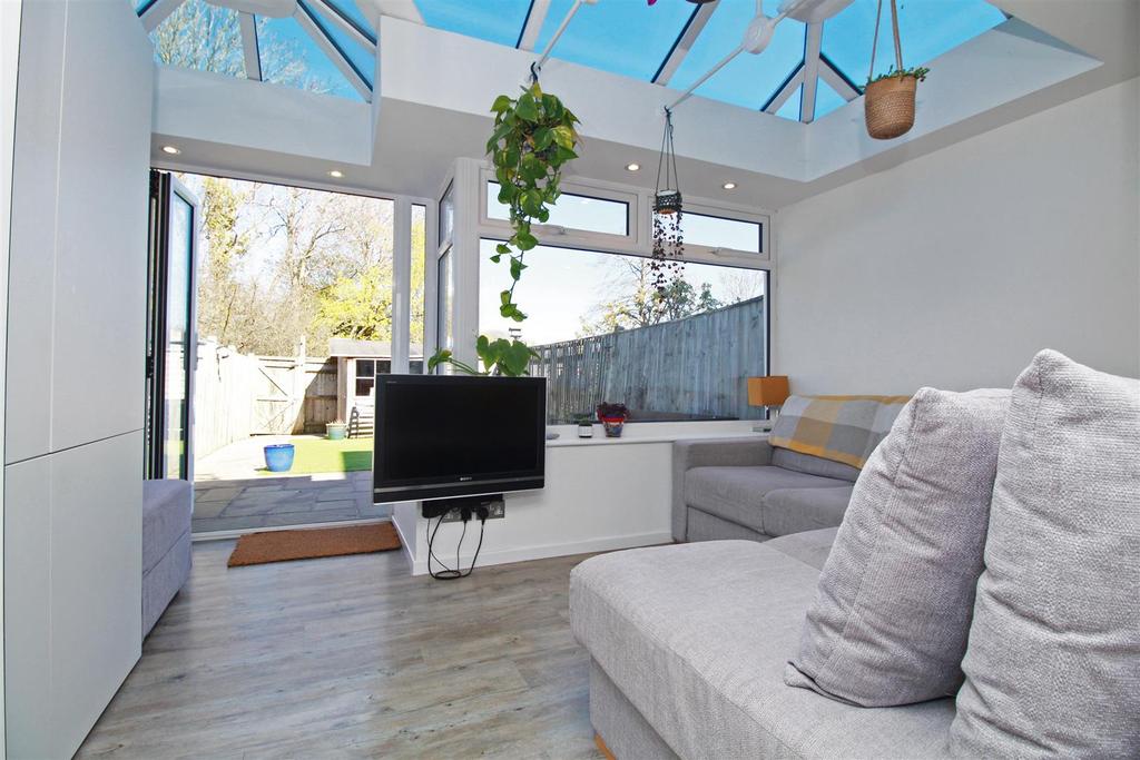 Blenheim Road, Horsham 3 bed terraced house £340,000