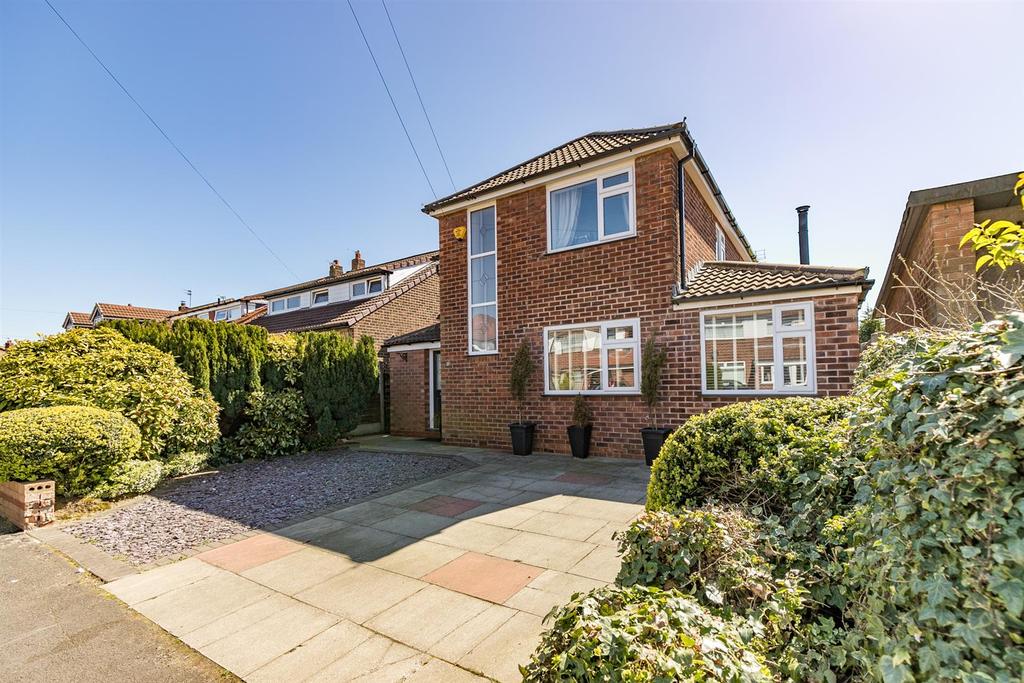 Buckfast Road, Sale 4 bed detached house £599,950