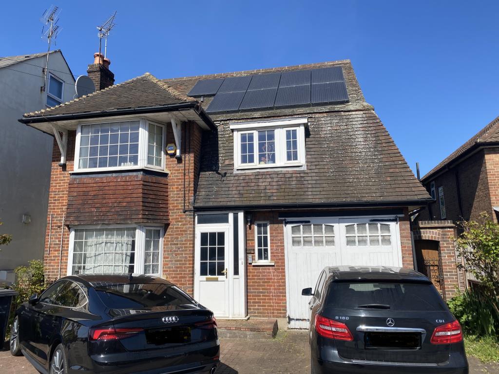 East Hertfordshire, EN4 6 bed detached house £1,400,000