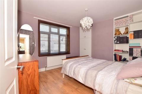 55 Dunton Road, Romford, RM1 4AD
