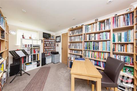 1 Highfield Close, Romford, RM5 3RX