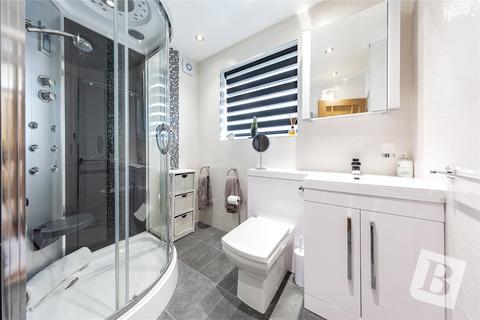 1 Highfield Close, Romford, RM5 3RX