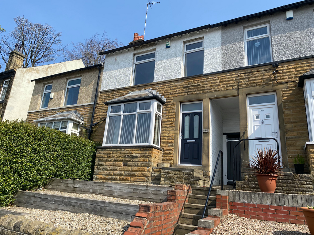 Somerset Road, Almondbury... 3 bed terraced house to rent £725 pcm (£
