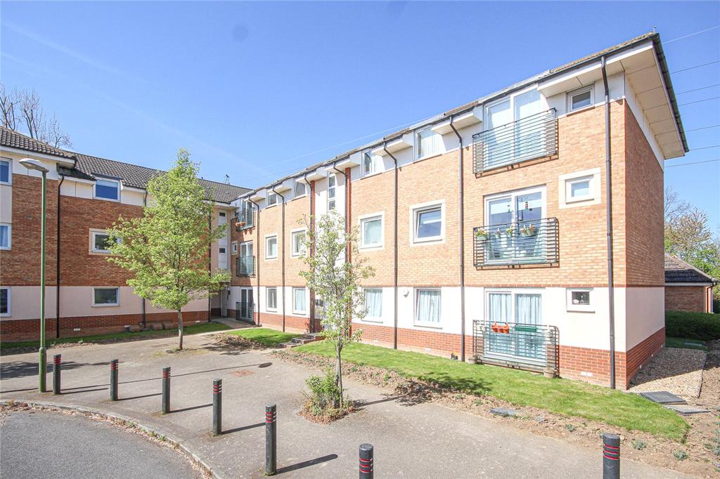 Eddington Crescent, Welwyn Garden... 2 bed flat £260,000