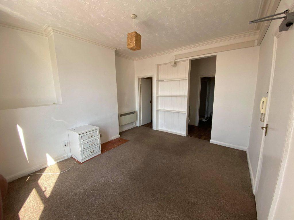 246 London Road, Newbury RG14 Studio - £700 pcm (£162 pw)