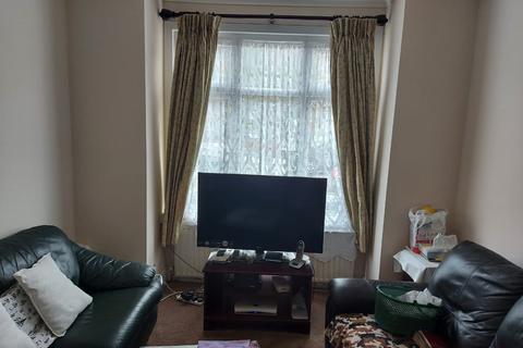 3 bedroom terraced house for sale, Alfred Gardens, Southall UB1