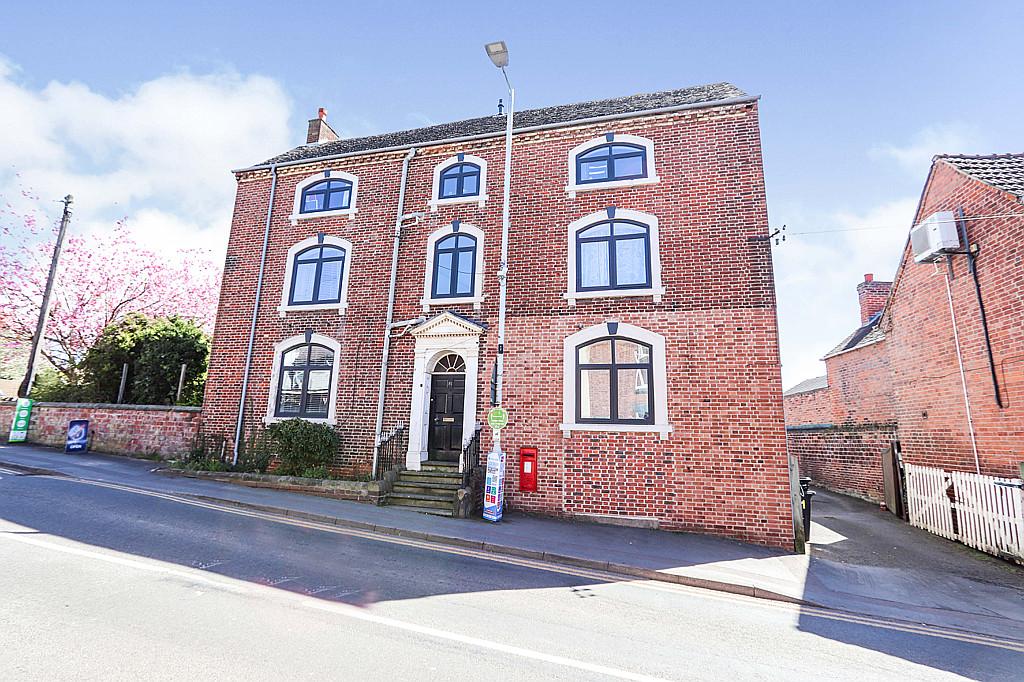 High Street, Measham, DE12 7HZ 9 bed detached house £650,000