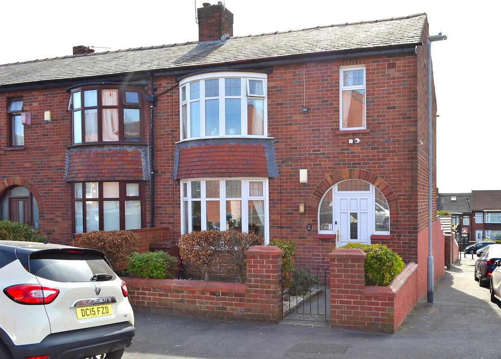 Eton Avenue, Oldham, OL8 4HQ 3 bed end of terrace house £165,000