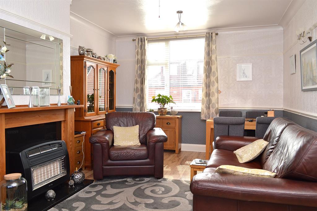 Eton Avenue, Oldham, OL8 4HQ 3 bed end of terrace house £165,000