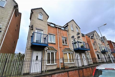 4 bedroom townhouse to rent, Dearden Street, Hulme, Manchester. M15 5LZ