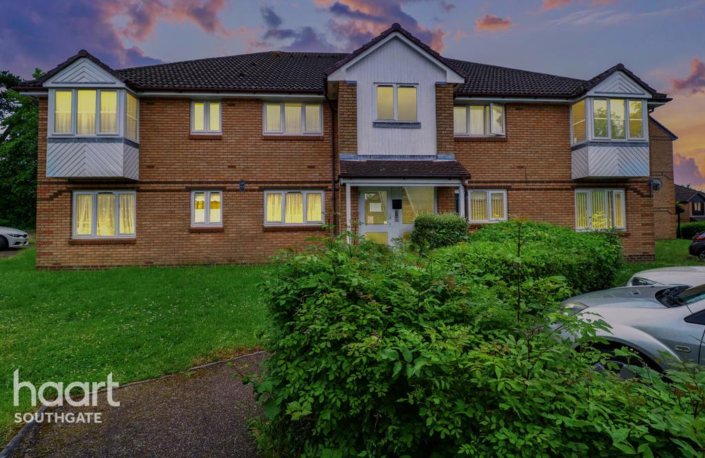 Bornedene, POTTERS BAR 1 bed apartment £215,000