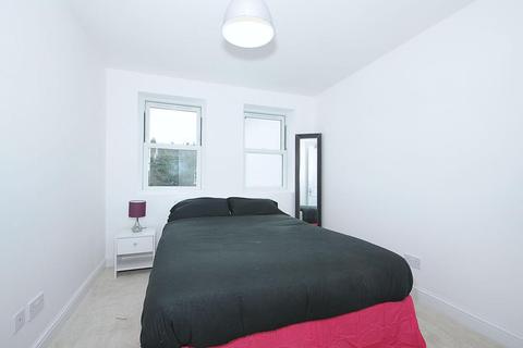 35 Knowles Hill Crescent, London, SE13 6DT
