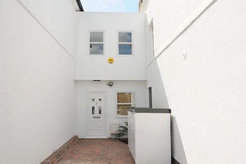35 Knowles Hill Crescent, London, SE13 6DT