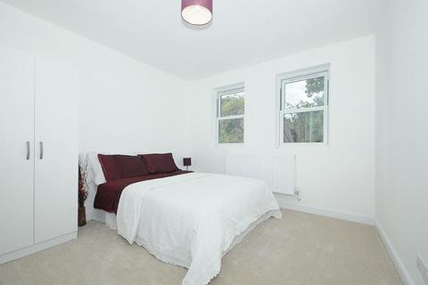 35 Knowles Hill Crescent, London, SE13 6DT
