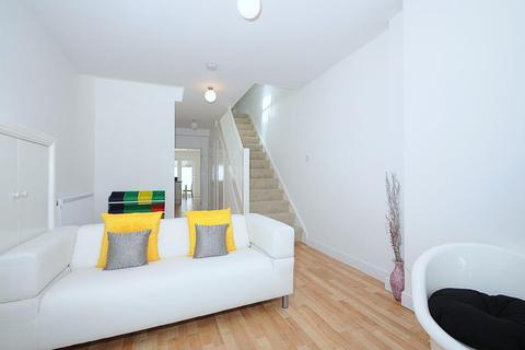 35 Knowles Hill Crescent, London, SE13 6DT