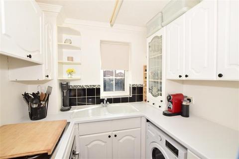 65 Estcots Drive, East Grinstead, RH19 3YW