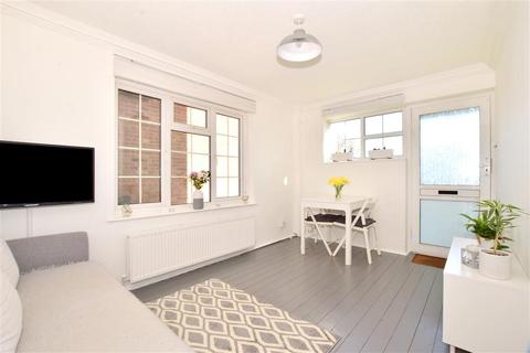 65 Estcots Drive, East Grinstead, RH19 3YW