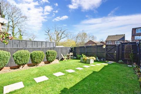 65 Estcots Drive, East Grinstead, RH19 3YW