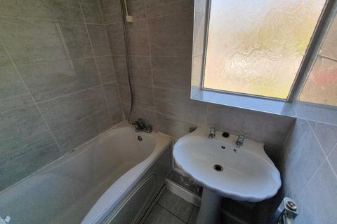 40 Centenary Square, Dewsbury, WF12 9HL